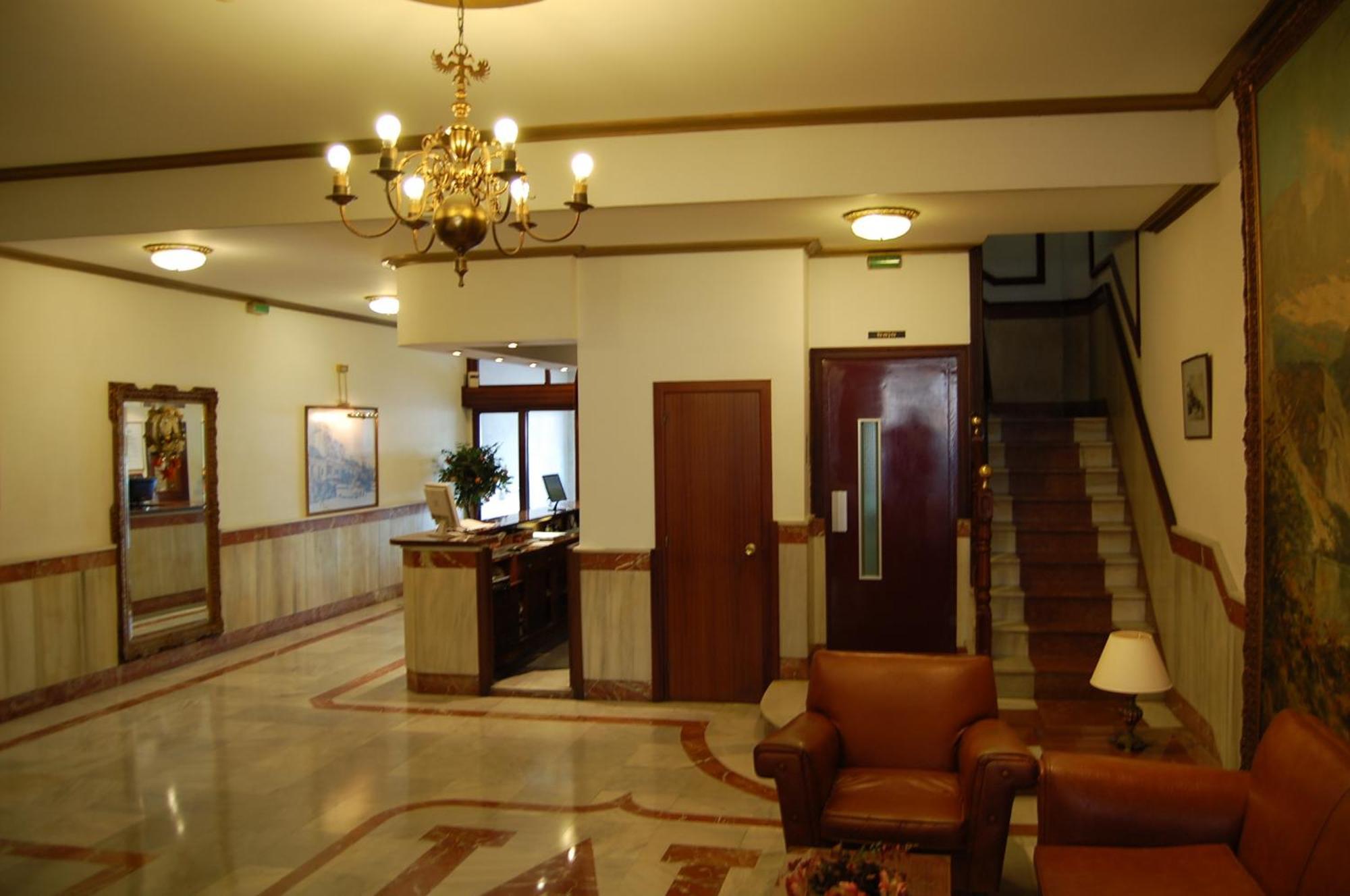 Hotel Marina Victoria Algeciras Exteriör bild